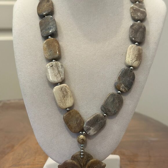 This necklace is a chunky, natural stone necklace with a carved flower pendant - Picture 9 of 10